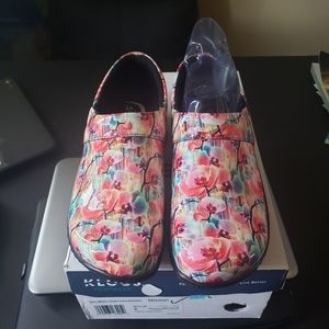 Knows Footwear